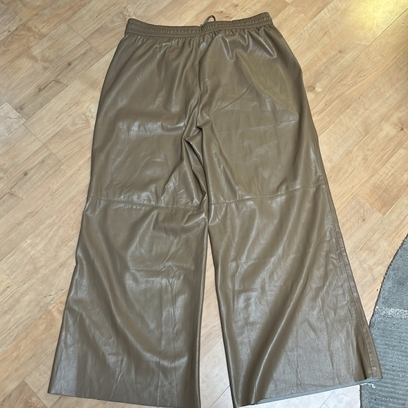 Good American Wide Leg Faux Leather Pants in Warm Caramel, size 5 (2XL) - Picture 8 of 8